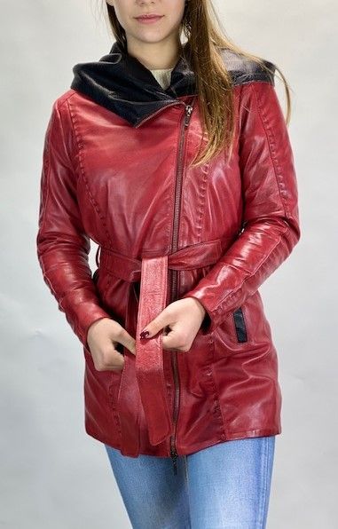 2558 Női kacsúsított öves női piros bőrkabát